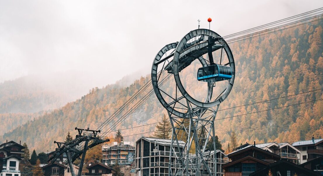 Bahnbrechende Verbindung: Neue Seilbahn überquert die Alpen zwischen der Schweiz und Italien