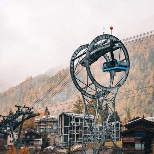 Bahnbrechende Verbindung: Neue Seilbahn überquert die Alpen zwischen der Schweiz und Italien